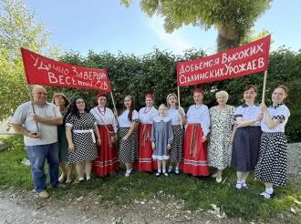 Творческая агитбригада завершает гастроли по посёлкам округа